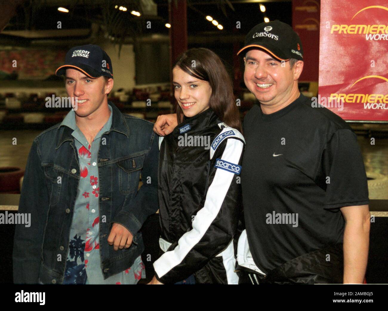 Kartomania, Cologne Allemagne, 22.06.2001 Premiere World TV event 22.6.2001; de gauche: Formula One driver Nick HEIDFELD, Jana Zerlett, son père Helmut Zerlett, musicien Banque D'Images