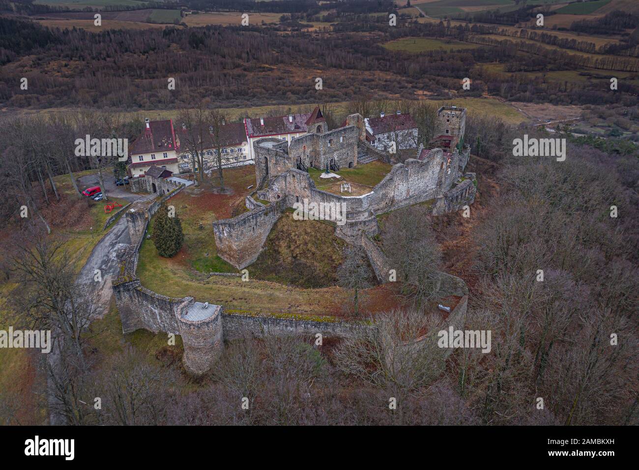 Le château de Klenova est un grand château situé dans le sud-ouest de la Bohême, près de la ville de Klatovy. Seuls les ruines restent du château d'origine. Banque D'Images