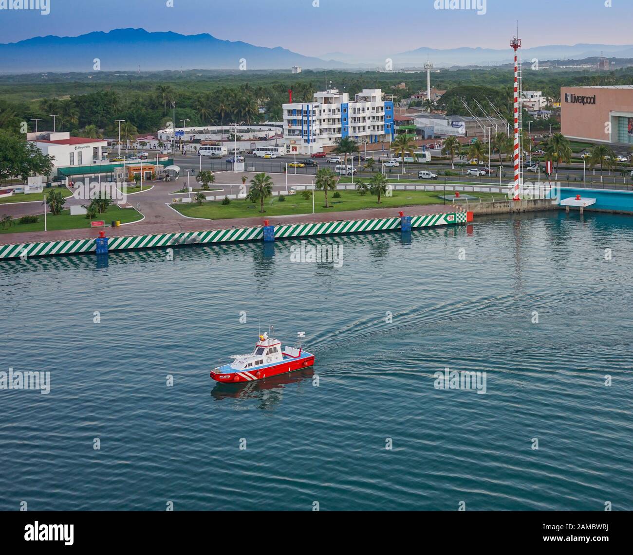 Station balnéaire et port de bateaux de croisière, Puerto Vallarta, Mexique, Marina Vallarta, Santa Cruz, Beach Bahias de Huatulco Oaxaca, Banque D'Images