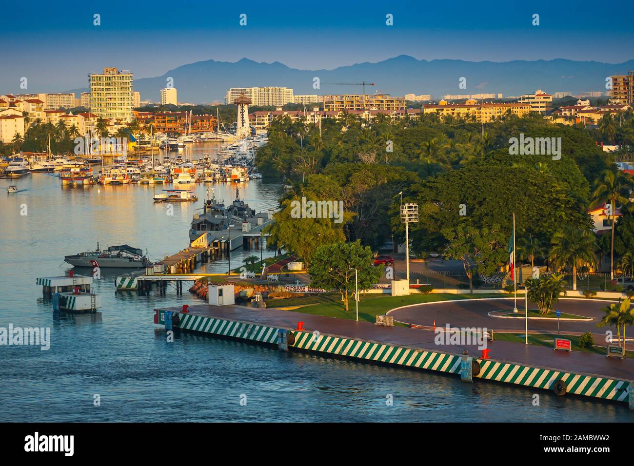 Station balnéaire et port de bateaux de croisière, Puerto Vallarta, Mexique, Marina Vallarta, Santa Cruz, Beach Bahias de Huatulco Oaxaca, Banque D'Images