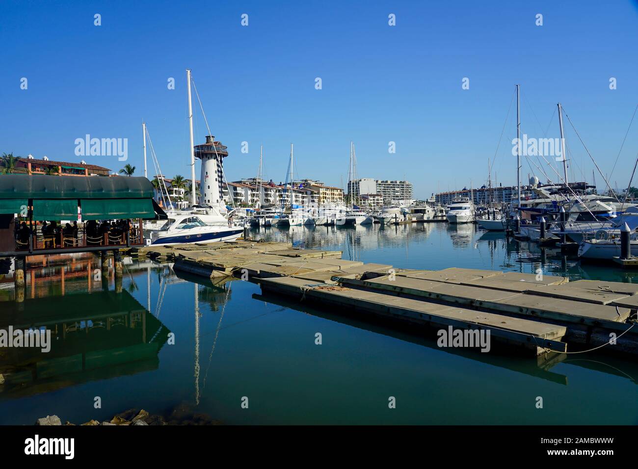 Station balnéaire et port de bateaux de croisière, Puerto Vallarta, Mexique, Marina Vallarta, Santa Cruz, Beach Bahias de Huatulco Oaxaca, Banque D'Images