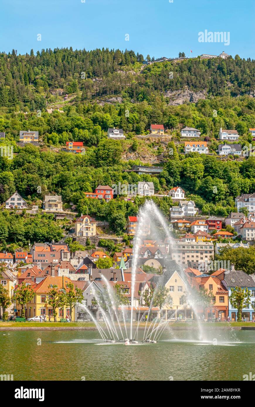 Fontaine à Lille Lungegardsvannet lake au centre-ville de Bergen, Norvège Banque D'Images