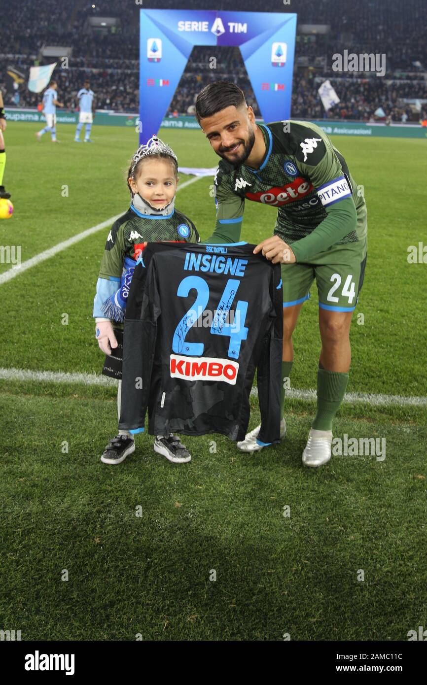 Rome, Italie. 11 janvier 2020. De gauche à droite : Noemi Staiano a Camorra et Lorenzo Insigne de la SSC Napoli lors du match de football entre SS Lazio et SSC Napoli à Stadio Olimpico à Rome. Résultat final SS Lazio a gagné sur SSC Napoli avec 1-0. (Photo De Salvatore Esposito/Pacific Press) Crédit: Agence De Presse Du Pacifique/Alay Live News Banque D'Images
