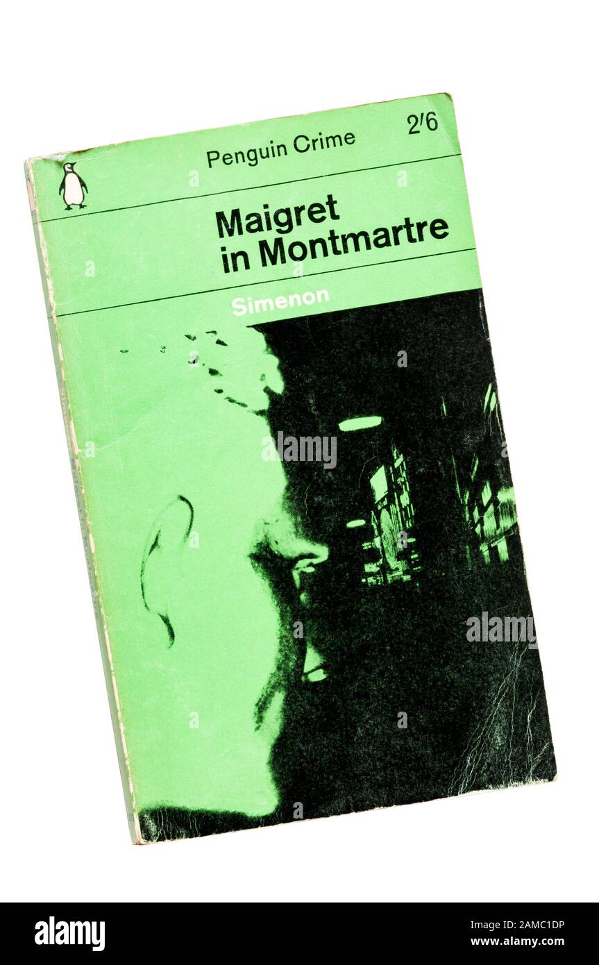 Un exemplaire vert du crime des pingouins de Maigret à Montmartre par Georges Simenon. Publié en français sous le nom de Maigret au 'Picratt's' en 1950. Banque D'Images