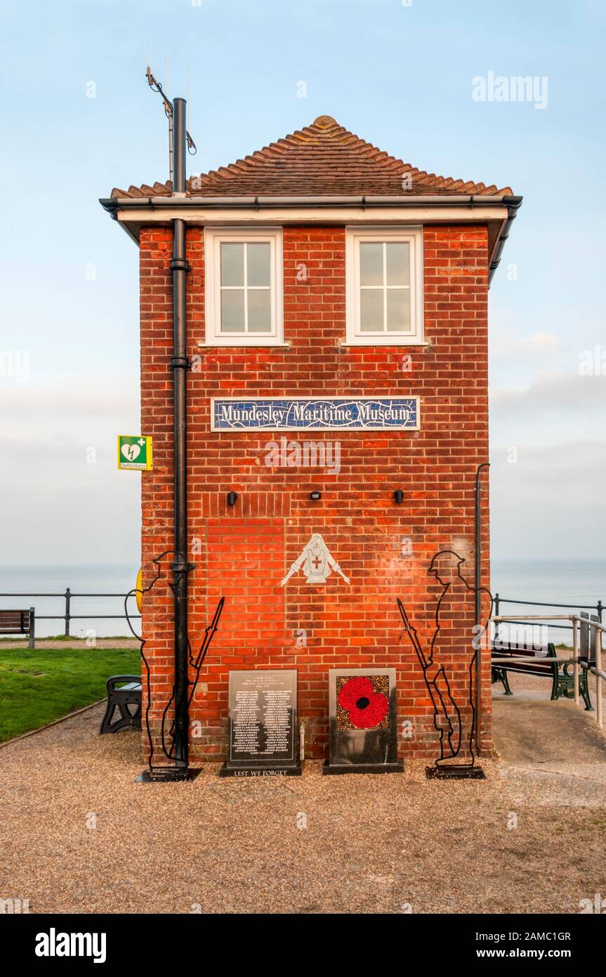 Mundesley Maritime Museum dans un ancien belvédère de garde-côtes sur la côte Norfolk prétend être l'un des plus petits musées des pays. Banque D'Images