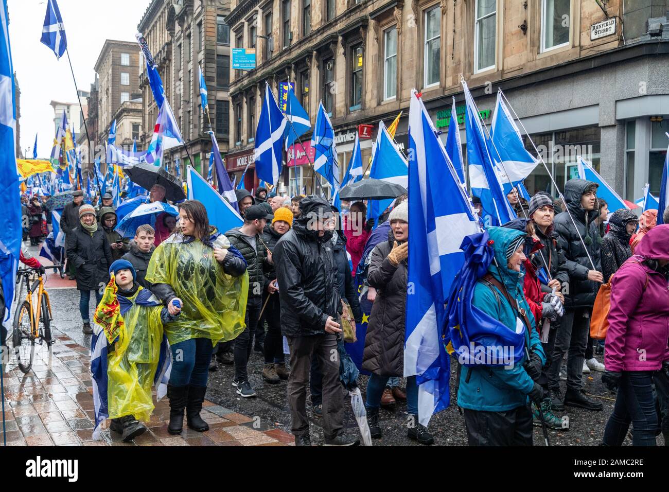 A Glasgow, Tous Sous Une bannière, AUOB, organise une marche en faveur de l'indépendance écossaise après le succès du SNP lors des élections générales de 2019 Banque D'Images