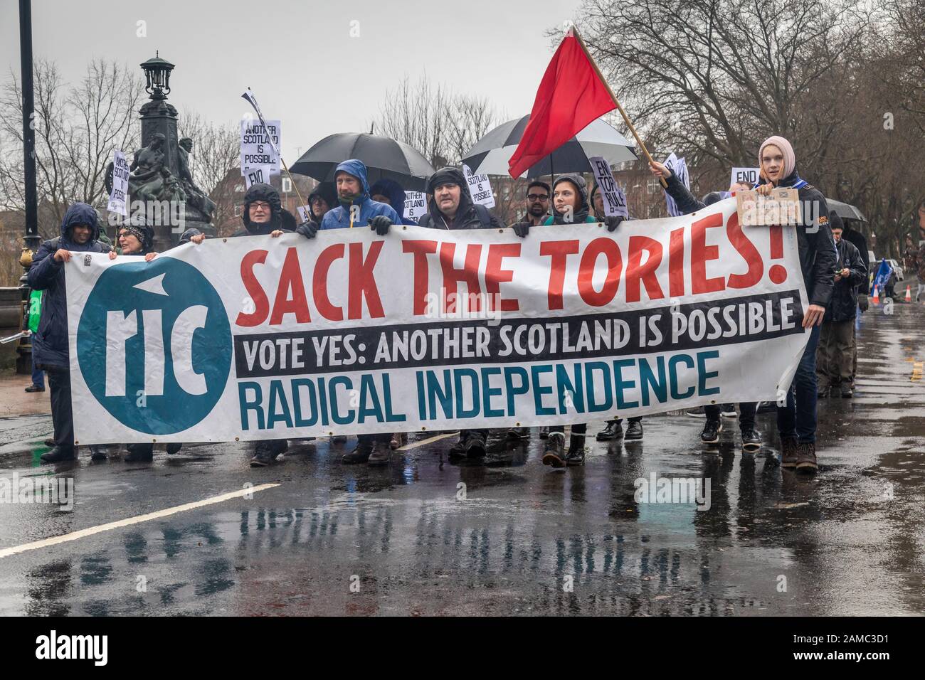 A Glasgow, Tous Sous Une bannière, AUOB, organise une marche en faveur de l'indépendance écossaise après le succès du SNP lors des élections générales de 2019 Banque D'Images