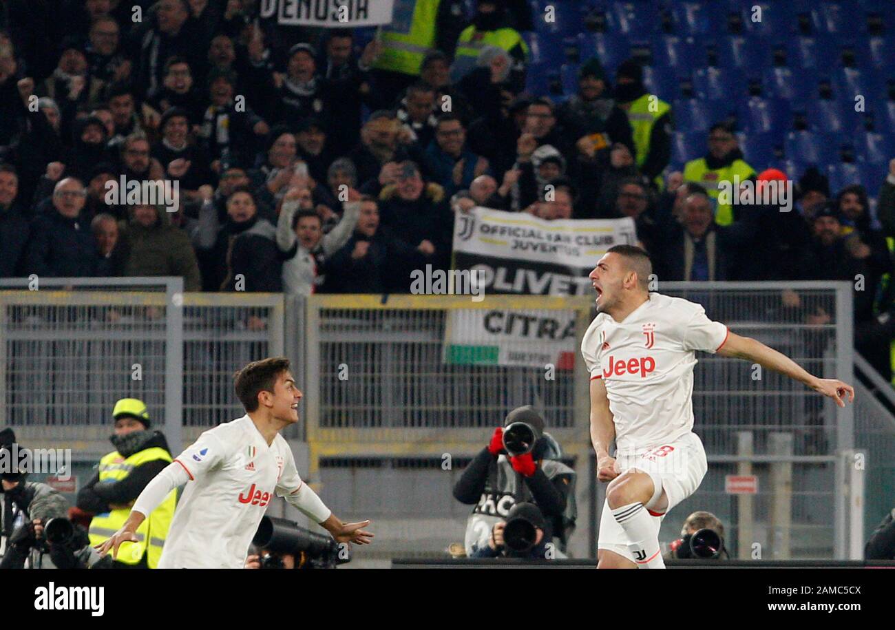 Rome, Italie, 12 Janvier 2020. Le Merih Demiral de Juventus, à droite, célèbre avec son coéquipier Paulo Dybala après avoir marqué pendant le match de football Serie A entre Roma et Juventus au stade olympique. Credit Riccardo De Luca - Mise À Jour Des Images / Alay Live News Banque D'Images