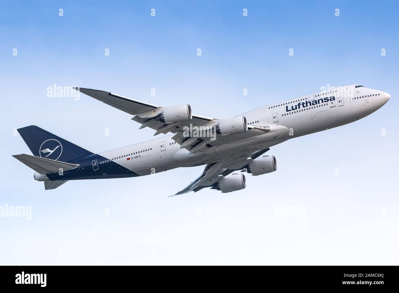 Francfort, Allemagne - 22 avril 2018 : avion Lufthansa Boeing 747 à l'aéroport de Francfort (FRA) en Allemagne. Boeing est un constructeur aéronautique Banque D'Images