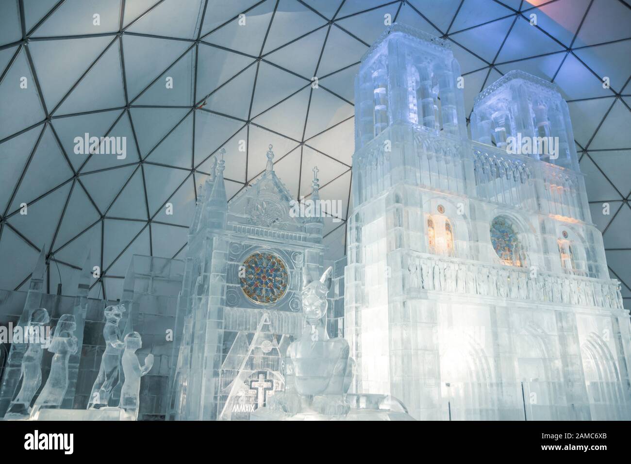Herebienok: Tatransky Ladovy Dom (Tatra Ice Dome) 2019/2020 - Cathédrale Notre Dame. Slovaquie. Europe Banque D'Images