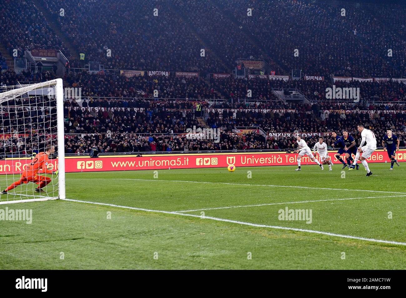 Rome, Italie. 12 janvier 2020. Cristiano Ronaldo de Juventus obtient le deuxième but lors du match de Serie entre Roma et Juventus à Stadio Olimpico, Rome, Italie, le 12 janvier 2020. Photo De Giuseppe Maffia. Crédit: Uk Sports Pics Ltd/Alay Live News Banque D'Images