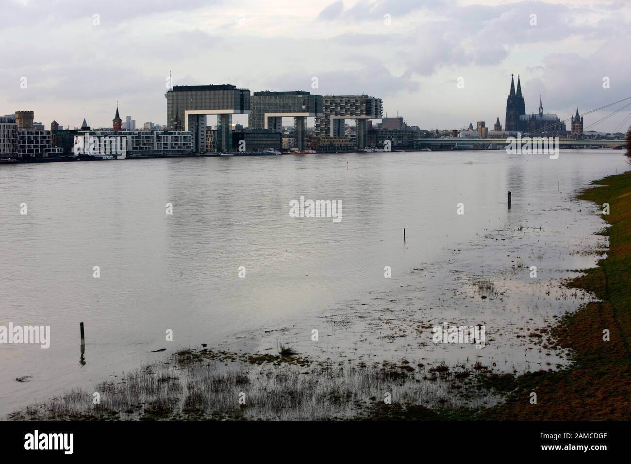 Hochwasser rheinhochwasser Banque de photographies et d’images à haute ...