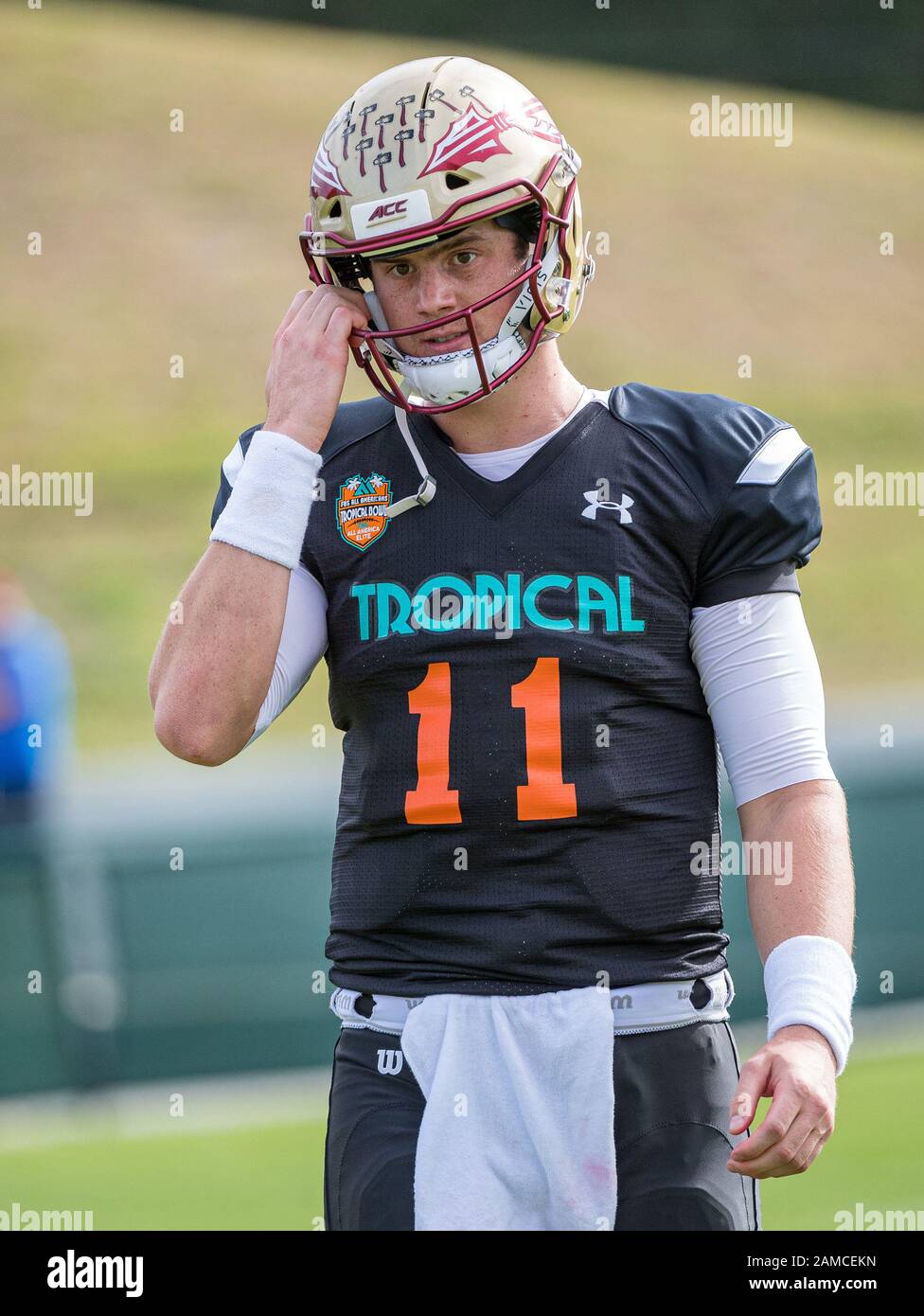 Deland, FL, États-Unis. 12 janvier 2020. Le quart de l'équipe nationale Alex Hornibrook (11) pendant le match De Football All Star de l'université dans le SPIRAL Tropical Bowl entre l'américain (blanc) et le National (black0 au stade Spec Martin à DeLand, Fl. Romeo T Guzman/CSM/Alay Live News Banque D'Images