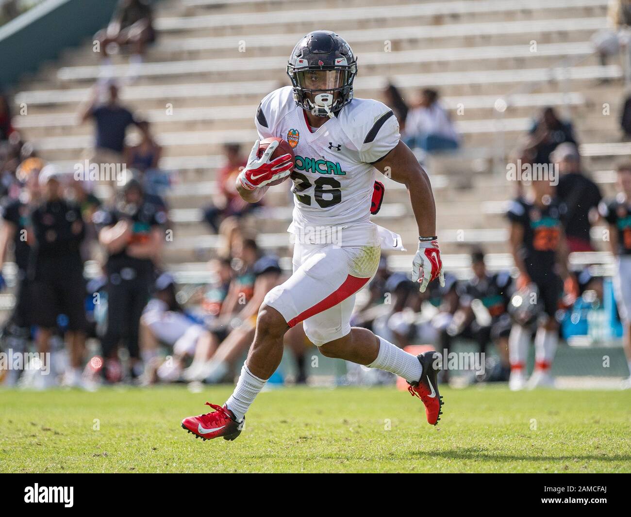 Deland, FL, États-Unis. 12 janvier 2020. L'équipe américaine de retour Walter Fletcher (26) pendant le match De Football All Star de College dans le SPIRAL Tropical Bowl entre l'américain (blanc) et le National (black0 au stade Spec Martin à DeLand, Fl. Romeo T Guzman/CSM/Alay Live News Banque D'Images