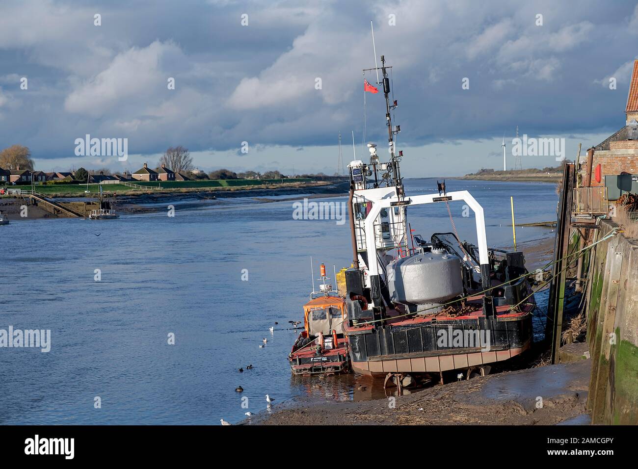 Vue sur deux bateaux amarrés à North Bank, Purfleet Quay, Kings Lynn, Norfolk, Royaume-Uni Banque D'Images