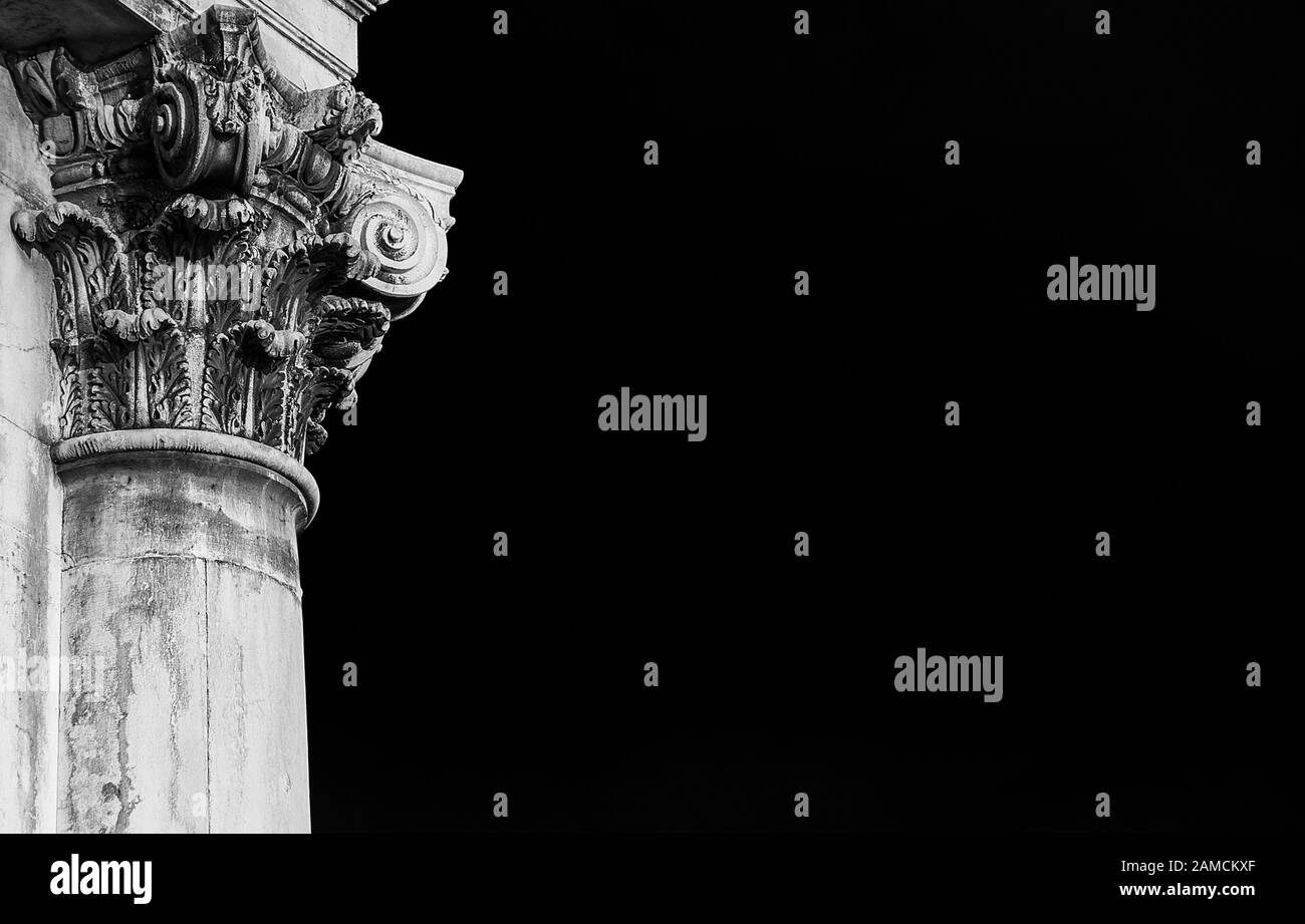 Architecture classique à Venise. Colonne de Corinthienne et capitale de la façade de l'église de Gesuati, érigée au XVIIIe siècle (noir et blanc avec spa copie Banque D'Images