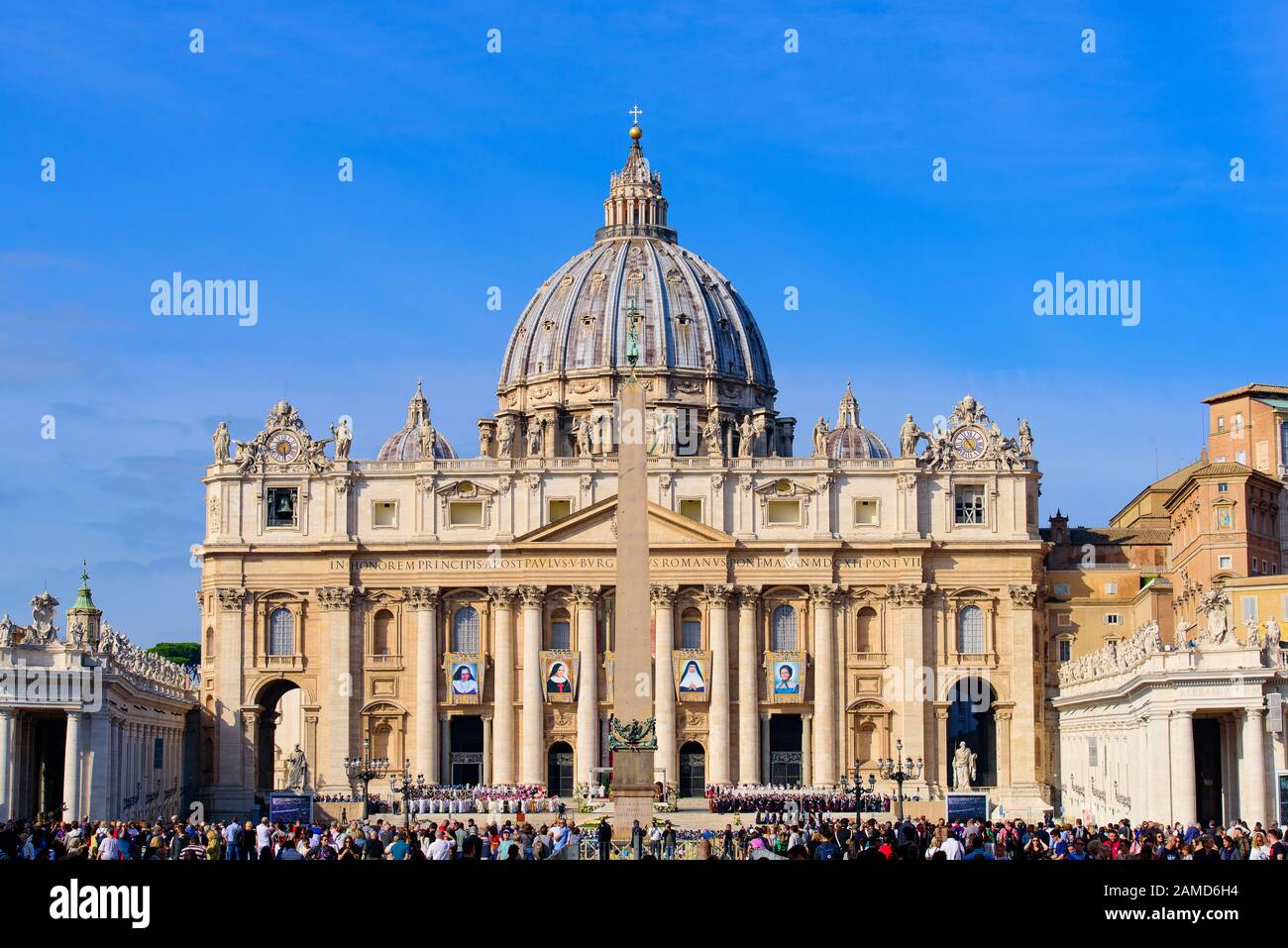 Basilique Saint-Pierre de la Cité du Vatican, la plus grande église du monde Banque D'Images