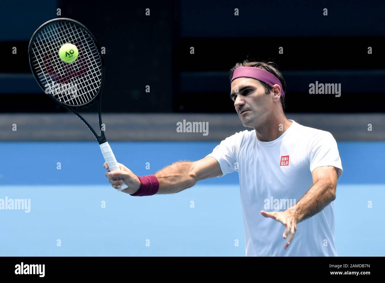 Melbourne, Australie. 13 janvier 2020. Roger Federer pratique sur Rod laver Arena avant le début du tournoi de tennis australien Open Grand Chelem de 2020 à Melbourne, en Australie. Sydney Low/Cal Sport Media/Alay Live News Banque D'Images
