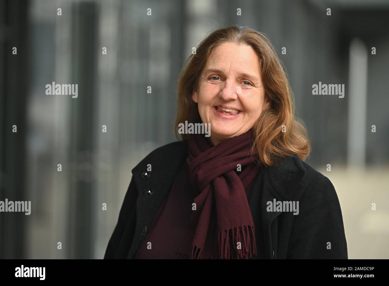 Bamberg, Allemagne. 10 décembre 2019. Le Professeur Sei Schmid Sourit. Le professeur De sciences Informatiques Appliquées et de systèmes cognitifs de l'Université de Bamberg, en collaboration avec son équipe de recherche, a mis au point un système pour aider les gens à supprimer les données inutilisées sur leurs PC. (À dpa-KORR.: Osez supprimer - les chercheurs veulent aider 'Desktop Messies' à partir du 13.01.2020) crédit: Nicolas Armer/dpa/Alay Live News Banque D'Images