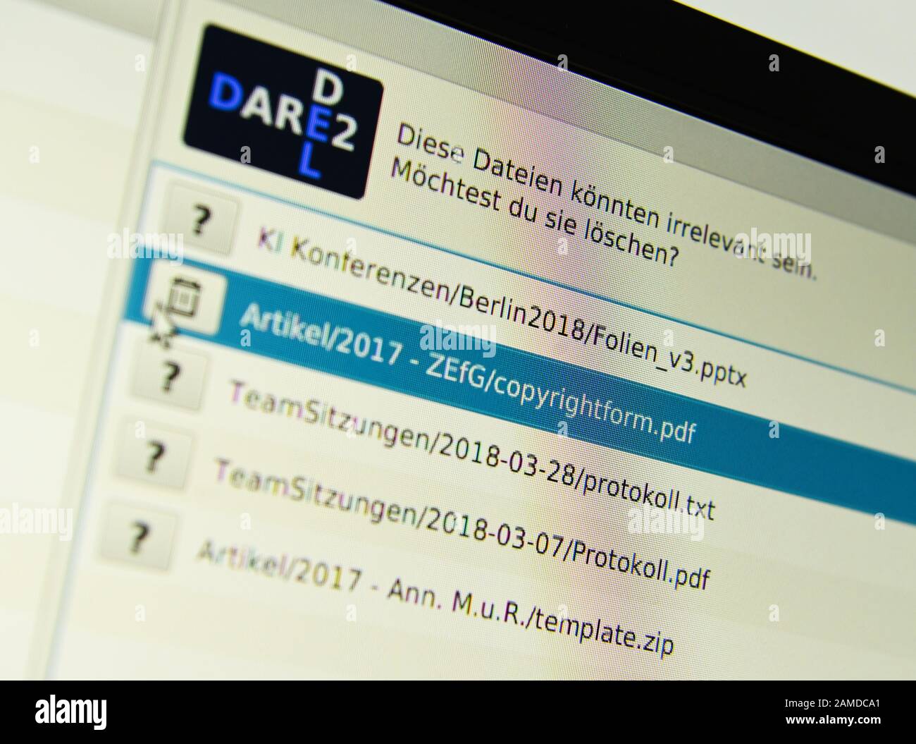 Bamberg, Allemagne. 10 décembre 2019. Le programme Dare2Del ('à supprimer') suggère sur un ordinateur de supprimer certains fichiers. Un professeur D'informatique Appliquée et de systèmes cognitifs à l'Université de Bamberg, en Allemagne, et son équipe de recherche ont développé un système conçu pour aider les gens à supprimer les données inutilisées sur leurs PC. (À dpa-KORR.: Osez supprimer - les chercheurs veulent aider 'Desktop Messies' à partir du 13.01.2020) crédit: Nicolas Armer/dpa/Alay Live News Banque D'Images
