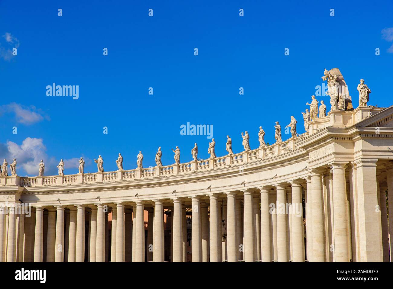 Colonnades à la place Saint-Pierre dans la Cité du Vatican Banque D'Images