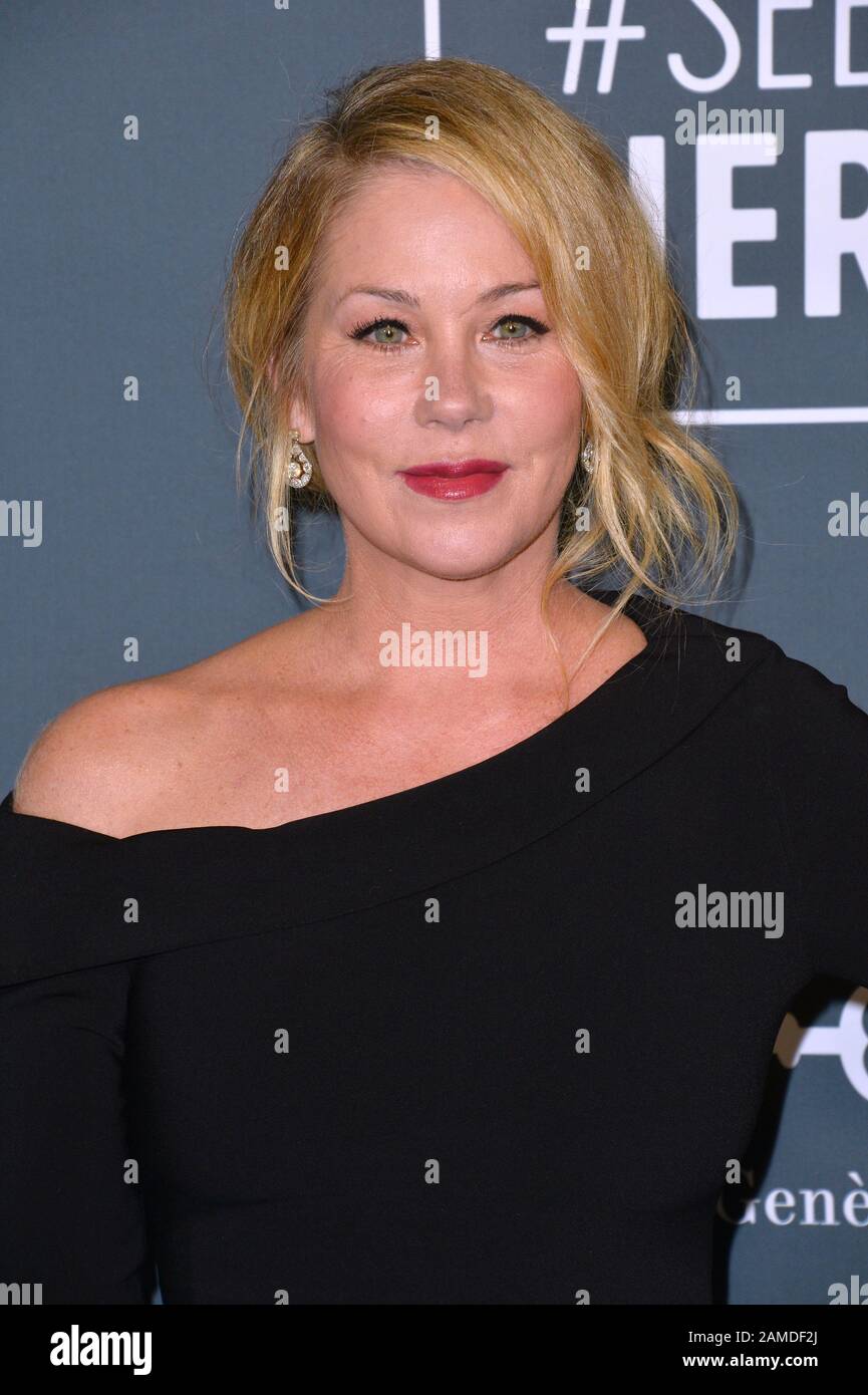Santa Monica, États-Unis. 12 janvier 2020. SANTA MONICA, ÉTATS-UNIS. 12 janvier 2020: Christina Applegate au 25ème Prix annuel de choix des critiques au Barker Hangar, Santa Monica. Photo: Paul Smith/Featureflash Crédit: Paul Smith/Alay Live News Banque D'Images