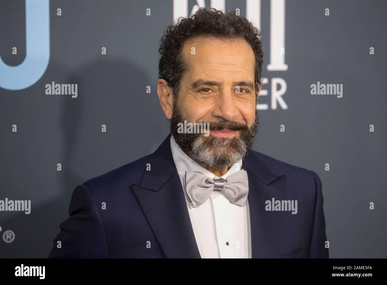 Tony Shalhoub est présent aux 25ème Prix annuels de choix des critiques à Barker Hangar à Santa Monica, Los Angeles, Californie, États-Unis, le 12 janvier 2020. | utilisation dans le monde entier Banque D'Images