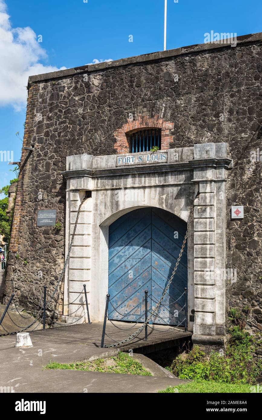 Fort-de-France, Martinique - 13 décembre 2018 : le pont et l'ancienne porte du fort Saint Louis à fort-de-France, la dép. D'outre-mer des Caraïbes de France Banque D'Images