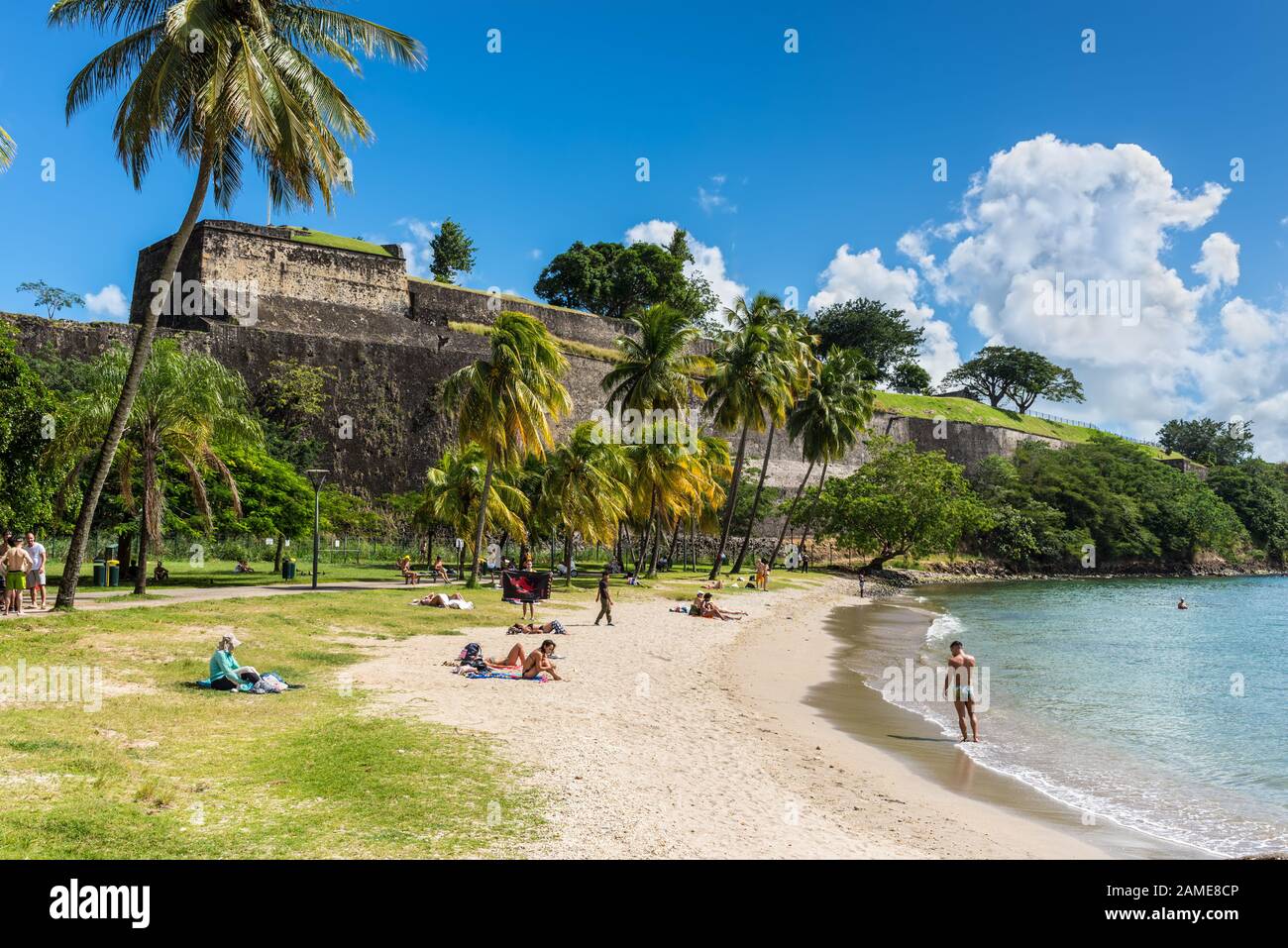 Fort-de-France, Martinique - 13 décembre 2018 : la plage de la Francaise (Plage de la Francaise) est située dans le centre-ville de fort de France, la capitale du C Banque D'Images