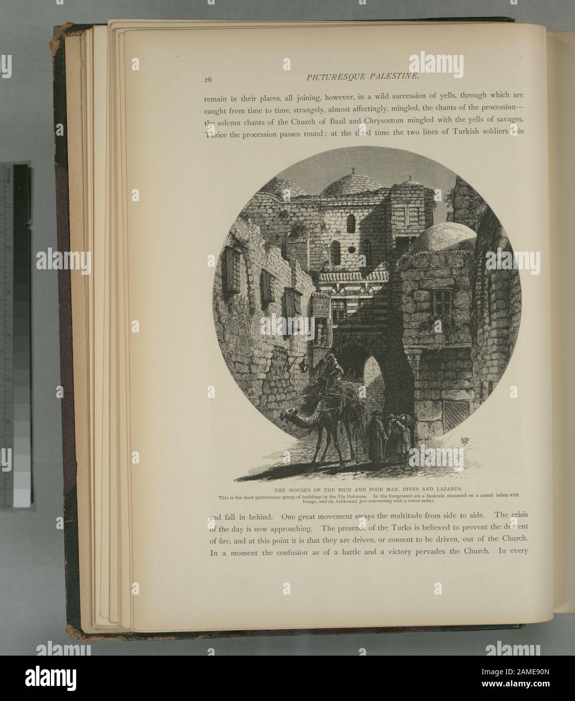 Les Maisons de l'Homme riche et Pauvre, Dives et Lazarus C'est le groupe de bâtiments le plus pittoresque de La Via Dolorosa Au premier plan sont un bédouin monté sur un chameau chargé du Colonel Wilson, éd.; les Maisons de l'Homme riche et Pauvre, Dives et Lazarus. C'est le groupe de bâtiments le plus pittoresque de La Via Dolorosa. Au premier plan se trouvent un bédouin monté sur un chameau chargé de fourrage, et un Juif Ashkenazi convergeant avec un vendeur d'eau Banque D'Images