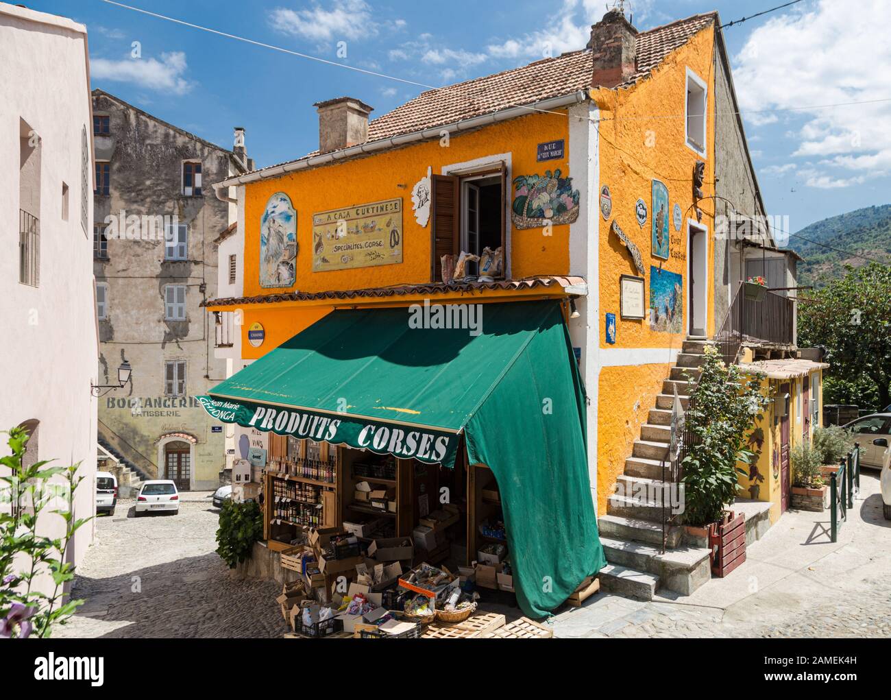 Corte, France - 19 juillet 2016 : vue extérieure d'un magasin qui vend des produits traditionnels de Corse à Corte en France Banque D'Images