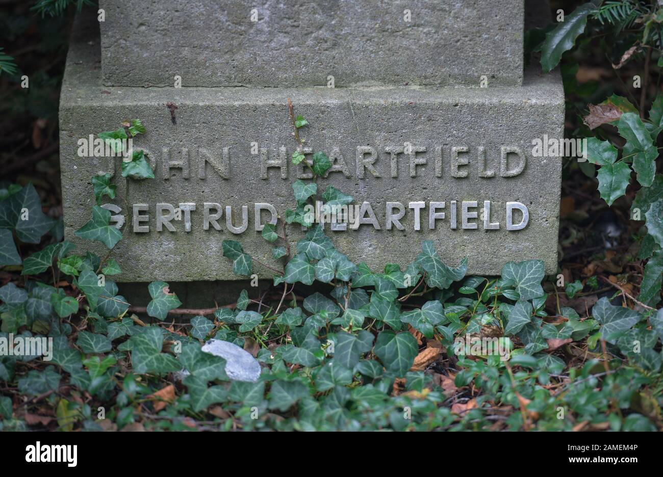 Prenez John Und Gertrud Heartfield, Dorotheenstädtischer Friedhof, Chausseestraße, Mitte, Berlin, Deutschland Banque D'Images