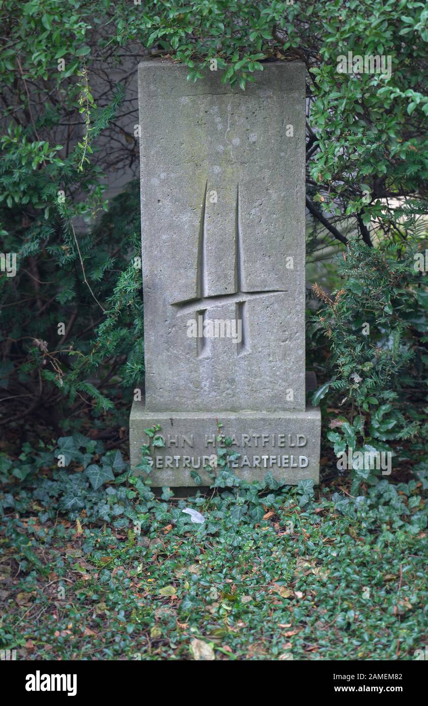 Prenez John Und Gertrud Heartfield, Dorotheenstädtischer Friedhof, Chausseestraße, Mitte, Berlin, Deutschland Banque D'Images