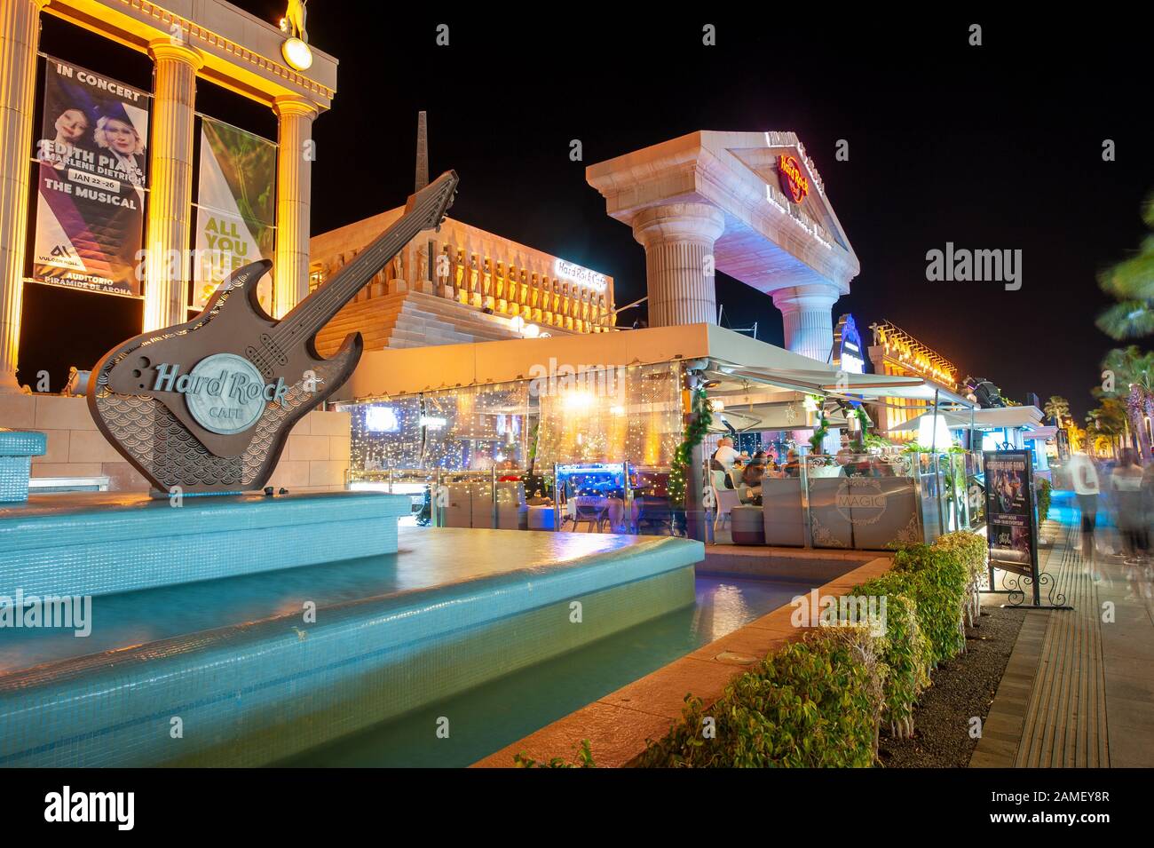 Los CRISTIANOS - TENERIFE, ESPAGNE - DEC 29, 2019: Hard Rock café au Boulevard Avenida de las Americas dans la ville populaire Los Cristianos sur le CAN Banque D'Images