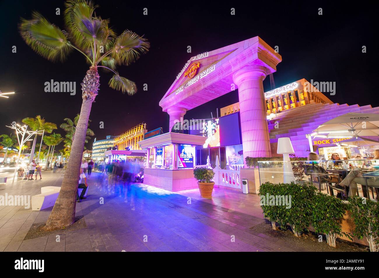 Los CRISTIANOS - TENERIFE, ESPAGNE - DEC 29, 2019: Hard Rock café au Boulevard Avenida de las Americas dans la ville populaire Los Cristianos sur le CAN Banque D'Images