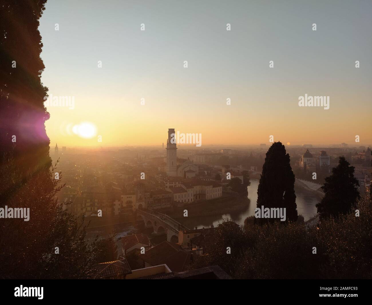Coucher de soleil sur la ville de Vérone de Castel San Pietro, Italie Banque D'Images