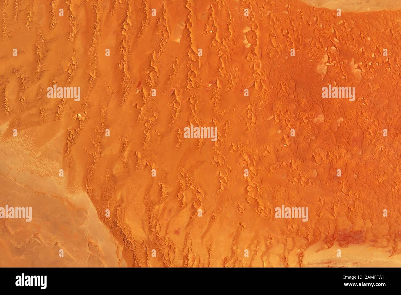 Image satellite de la Nasa de dunes linéaires complexes à travers la partie centrale de la mer de sable du Namib, Afrique, 13 Nov 2019 Banque D'Images