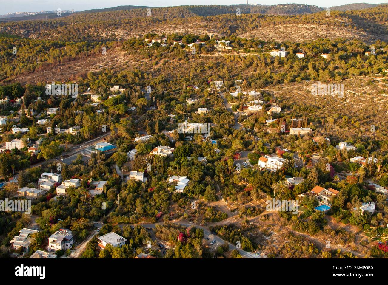 Village rural et paysage vu de la chaîne de montagnes Carmel, Israël Banque D'Images