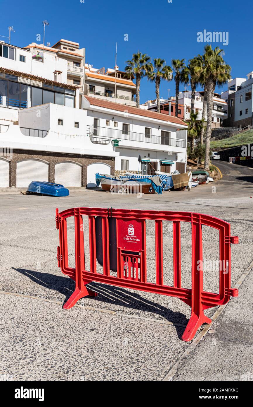 Barrière en plastique rouge sur le sentier à Alcala, Tenerife, Îles Canaries, Espagne Banque D'Images