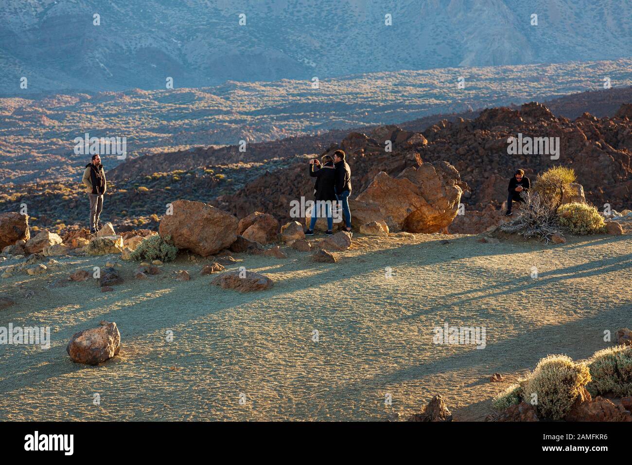 Les touristes photographient dans le paysage volcanique de Las Minas de San Jose dans le parc national de Las Canadas del Teide, Tenerife, îles Canaries, Espagne Banque D'Images