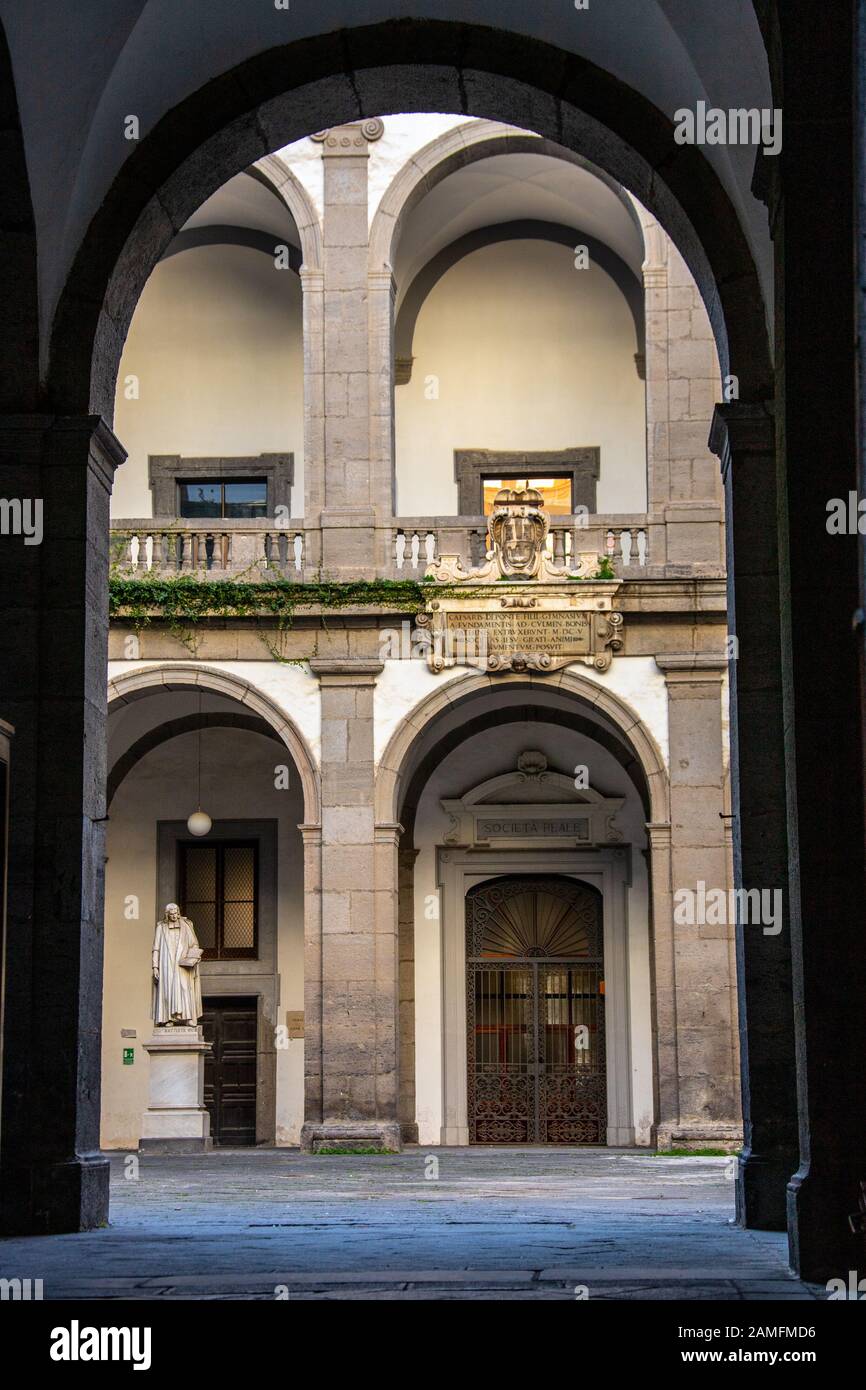 Bibliothèque de l'Université de Naples, Biblioteca Universitaria di Napoli, Naples, italie Banque D'Images