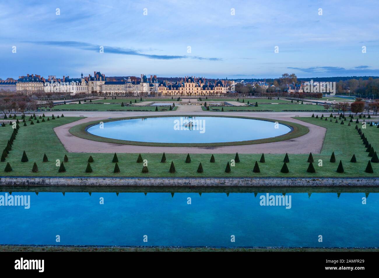 France, Seine et Marne, Fontainebleau, parc et Château royal de Fontainebleau classé au patrimoine mondial de l'UNESCO, le rond d'eau (vue aérienne) // Fra Banque D'Images