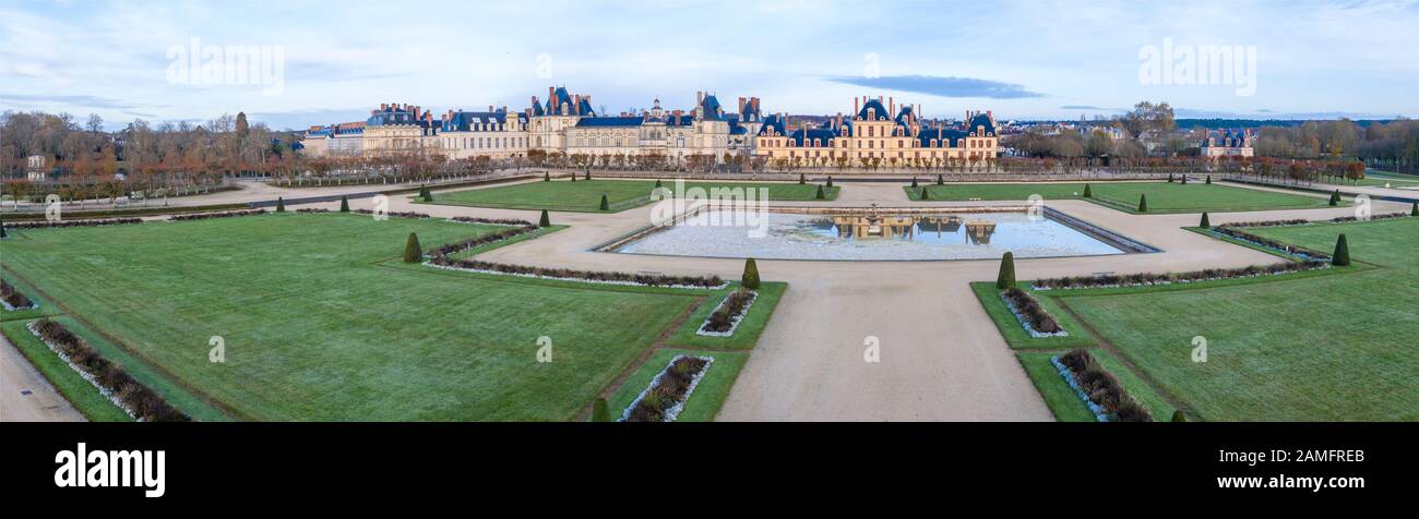 France, Seine et Marne, Fontainebleau, parc et Château royal de Fontainebleau classé au patrimoine mondial de l'UNESCO, le Carre d'eau (vue aérienne) // FR Banque D'Images