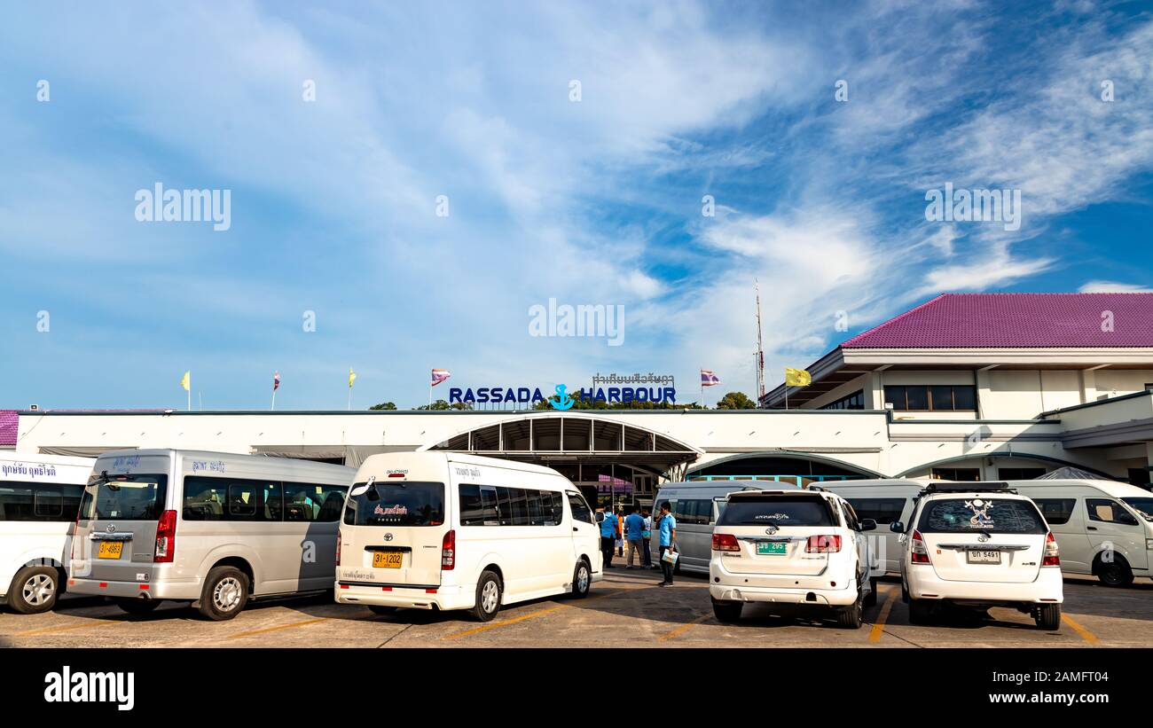 Phuket, Thaïlande - 26 Novembre 2019 : Port De Rassada À Phuket, Thaïlande. Banque D'Images