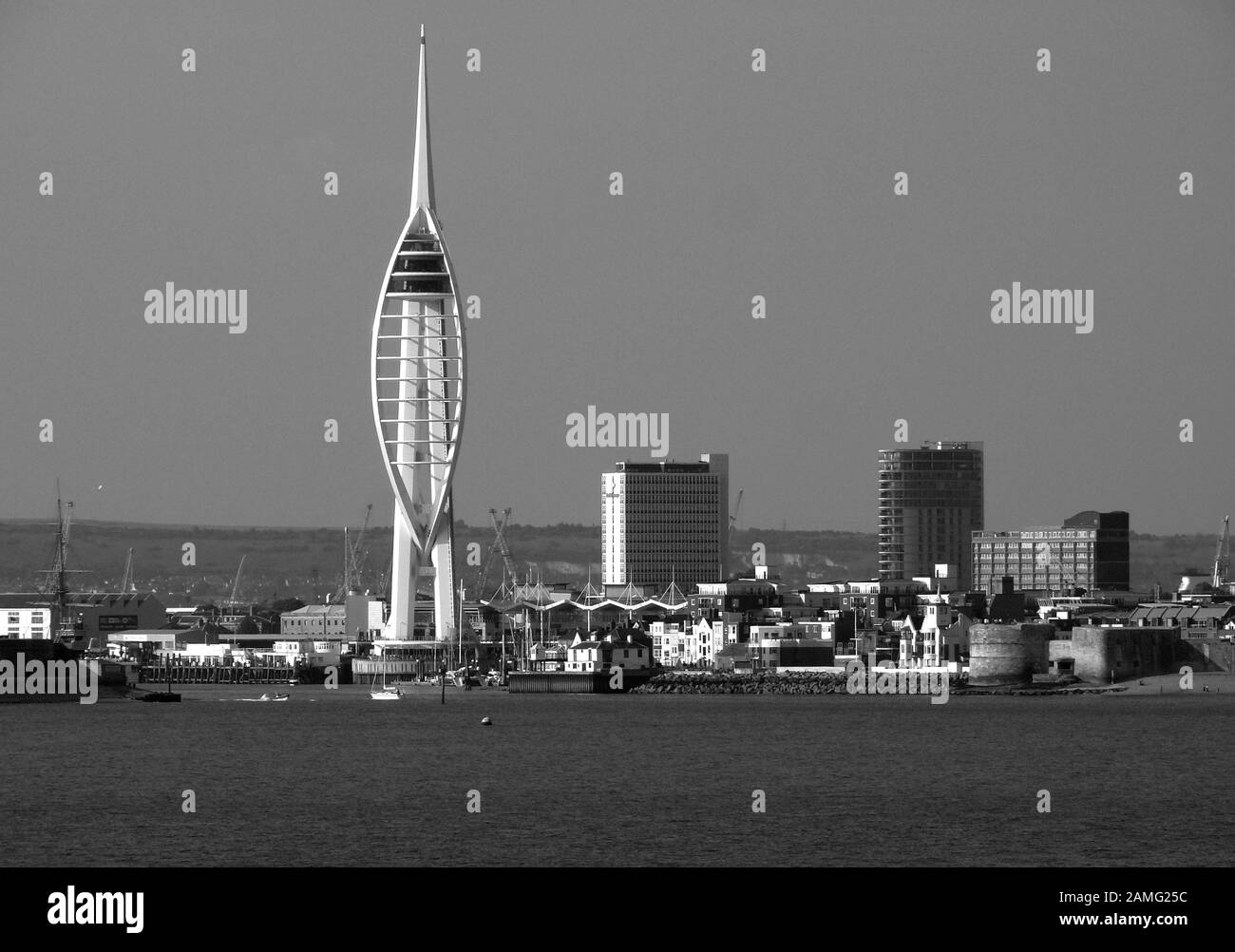 La tour Spinnaker se trouve au-dessus du port de Portsmouth, dans le Hampshire, en Angleterre. Banque D'Images