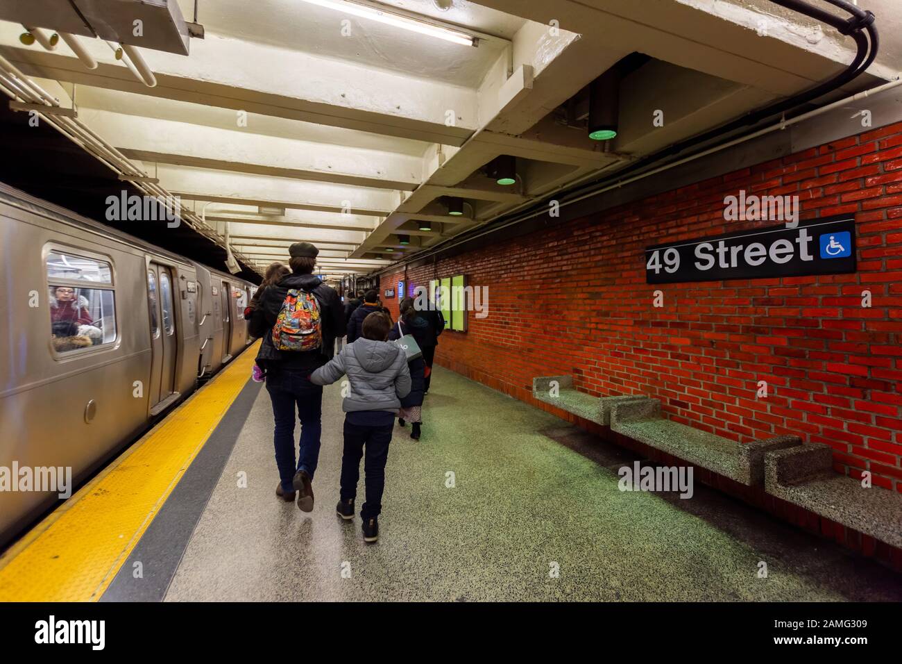 Manhattan, New York, NY, États-Unis - 30 novembre 2019. Métro New York City Au 49 Street Et 7 Avenue. Banque D'Images