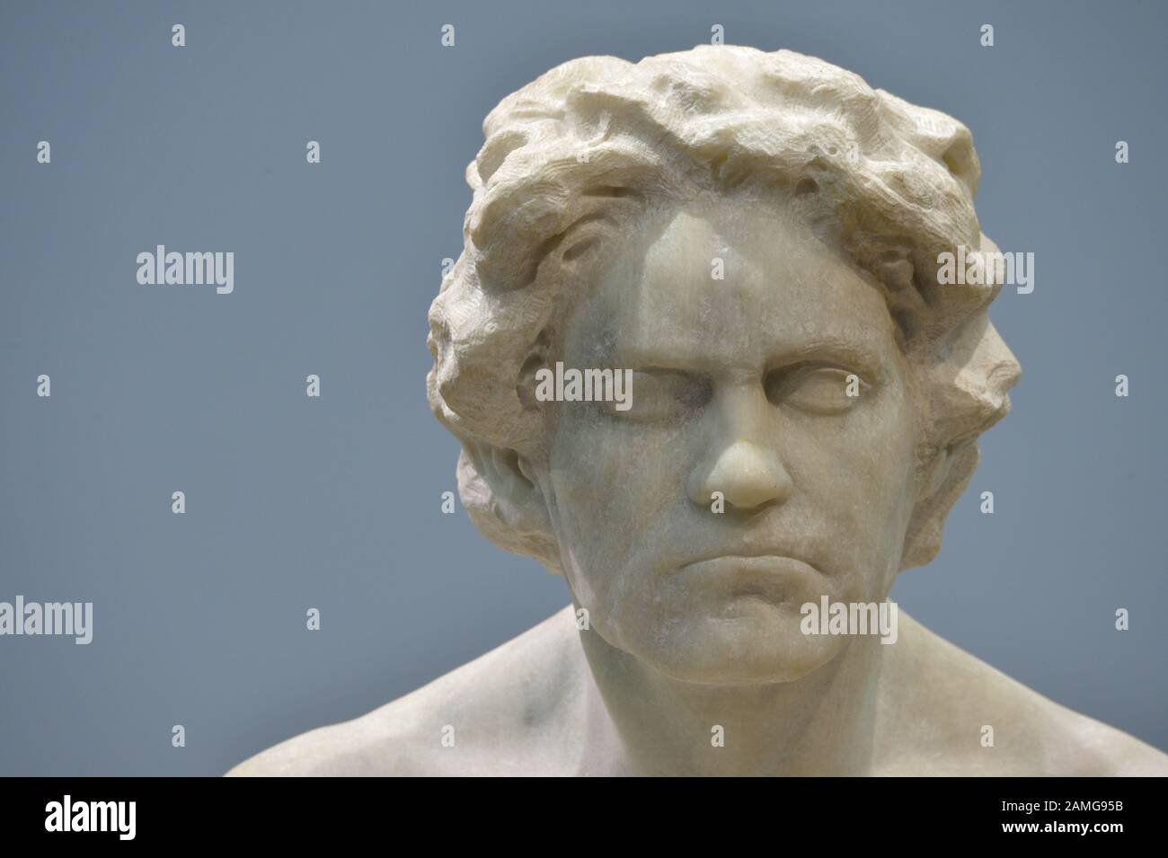 Leipzig, Allemagne. 17 décembre 2019. La sculpture Klinger 'Beethoven' du Musée des beaux-arts de Leipzig est un accrocheur. L'année 2020 marquera à la fois le 250ème anniversaire du compositeur Ludwig van Beethoven et le 100ème anniversaire de la mort de l'artiste Max Klinger (1857-1920). Crédit : Volksmar Heinz/dpa-Zentralbild/ZB/dpa/Alay Live News Banque D'Images