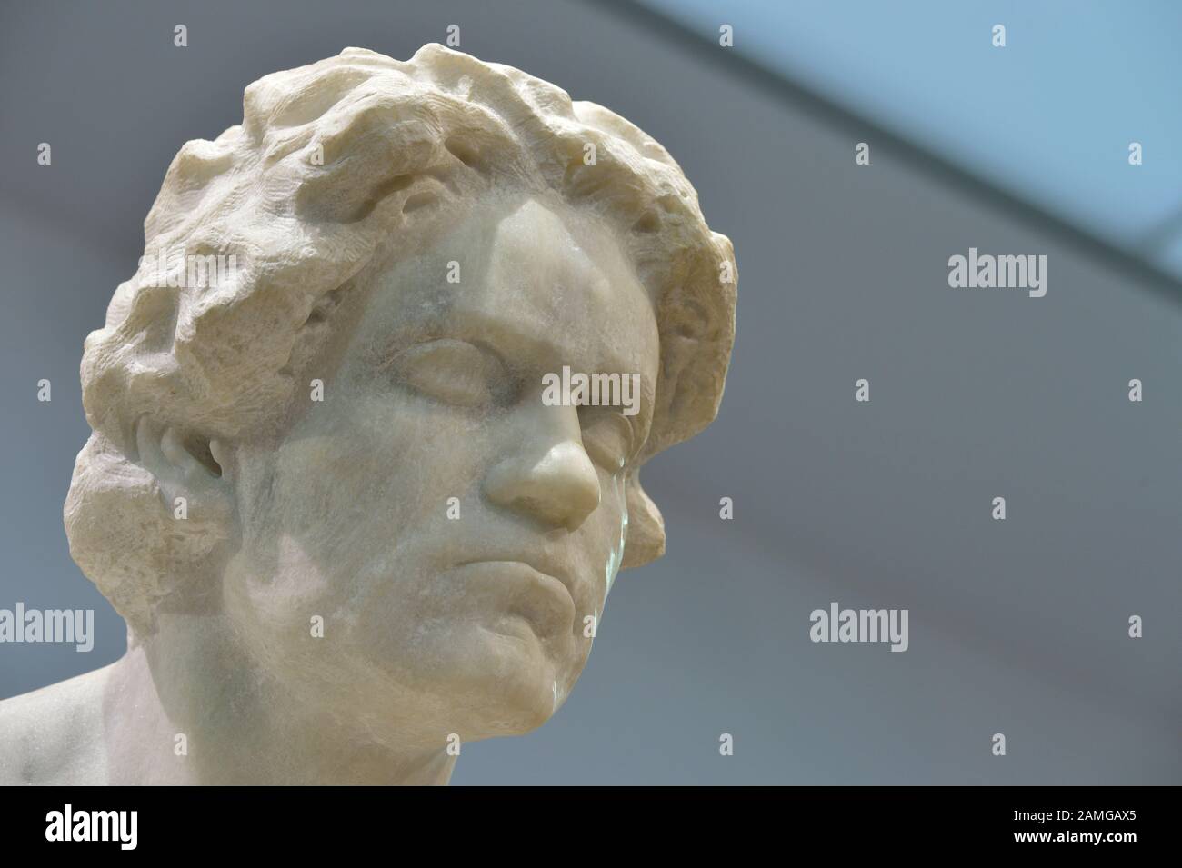 Leipzig, Allemagne. 17 décembre 2019. La sculpture Klinger 'Beethoven' du Musée des beaux-arts de Leipzig est un accrocheur. L'année 2020 marquera à la fois le 250ème anniversaire du compositeur Ludwig van Beethoven et le 100ème anniversaire de la mort de l'artiste Max Klinger (1857-1920). Crédit : Volksmar Heinz/dpa-Zentralbild/ZB/dpa/Alay Live News Banque D'Images