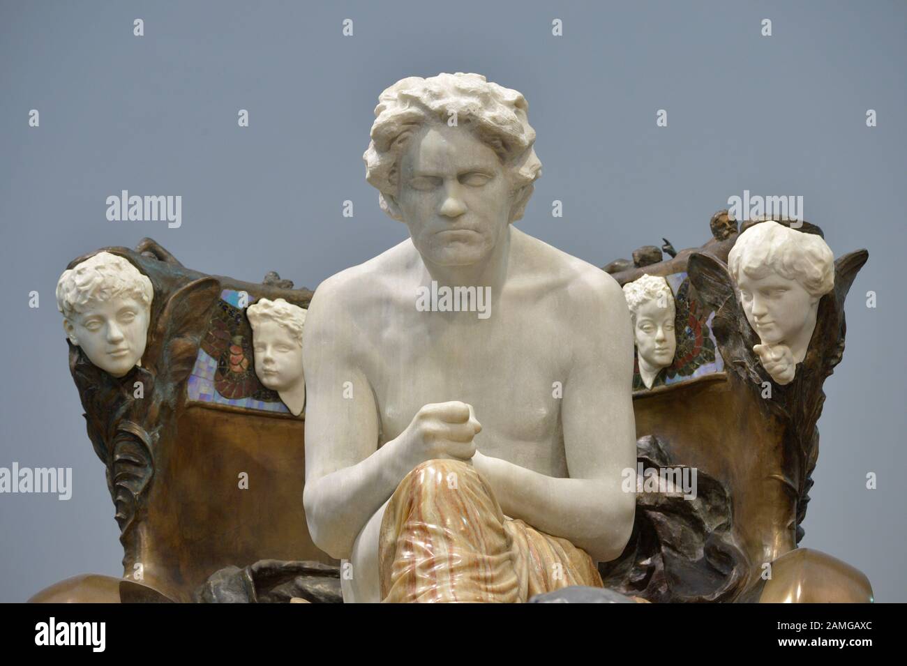 Leipzig, Allemagne. 17 décembre 2019. La sculpture Klinger 'Beethoven' du Musée des beaux-arts de Leipzig est un accrocheur. L'année 2020 marquera à la fois le 250ème anniversaire du compositeur Ludwig van Beethoven et le 100ème anniversaire de la mort de l'artiste Max Klinger (1857-1920). Crédit : Volksmar Heinz/dpa-Zentralbild/ZB/dpa/Alay Live News Banque D'Images