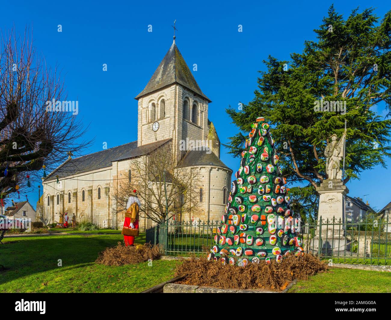 Décorations de Noël dans le village de Bossay-sur-Claise, Indre-et-Loire, France. Banque D'Images